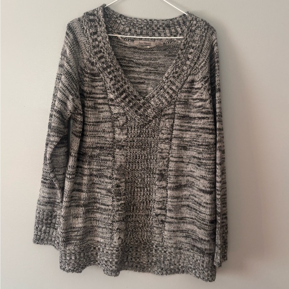 jason maxwell Sweaters - Jason Maxwell Sweater XL Black & White great condition. Pullover. V neck.